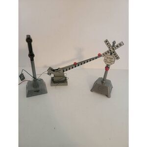 Lionel Gray Red Train Auto Crossing Gate And Signal 6-62162 Untested